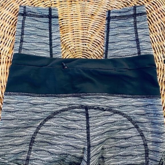 Lululemon Speed Tight 2 back white orange Striped Pocket Leggings 4 - Picture 3 of 6